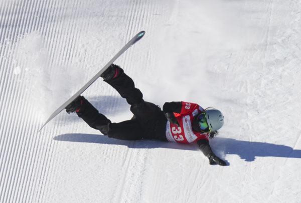 走近冬奥｜国际雪联单板滑雪障碍追逐赛开赛