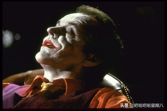 《小丑》中，我以为我的人生是场悲剧，其实是一场喜剧是什么意思？