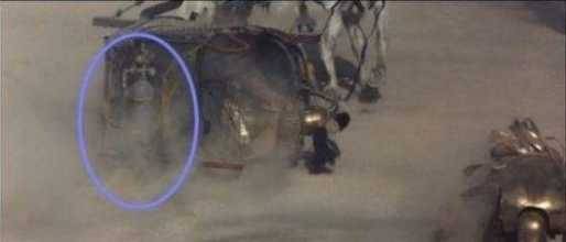 《角斗士》中马车下藏的气缸。（资料图片）