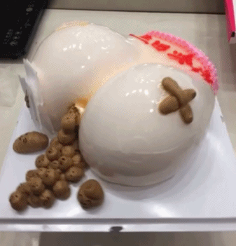 超级恶心的重口味生日蛋糕gif动态图片