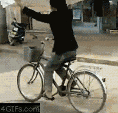 牛人空手骑自行车的搞笑gif动态图片