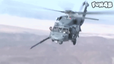 美军战斗直升机空中加油