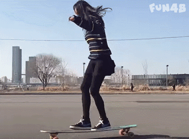 滑滑板的韩国长板女神