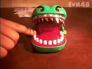 止血贴手指玩按鳄鱼牙齿玩具