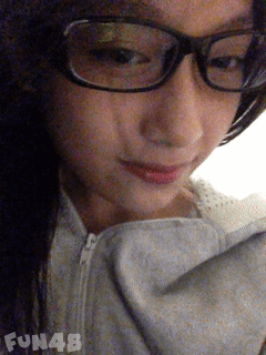 真实清纯妹子自拍摘眼镜